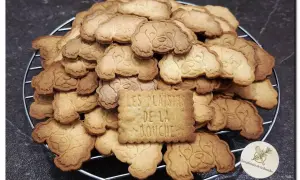 Délicieux biscuits en forme de chiens, parfaits pour une recette de biscuits poudre d'amande. Un vrai plaisir pour la bouche !