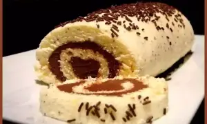 Un délicieux roulé au Nutella, garni de crème légère et saupoudré de vermicelles au chocolat. Un vrai régal pour les gourmands !