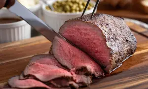 Rosbeef juteux tranché, parfait pour un repas familial. La cuisson rosbeef cocotte a donné une viande tendre et savoureuse.