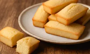 Délicieux financiers dorés, parfaits pour accompagner votre recette. Un délice à savourer !