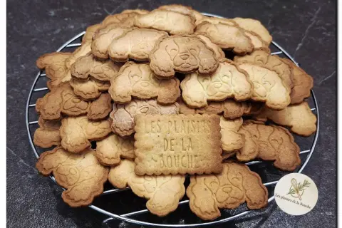 Délicieux biscuits en forme de chiens, parfaits pour une recette de biscuits poudre d'amande. Un vrai plaisir pour la bouche !