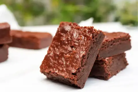 Délicieux brownies au chocolat, parfaits pour une recette facile et gourmande.