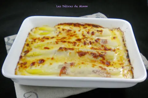 Asperges blanches gratinées au four, une recette simple et délicieuse.
