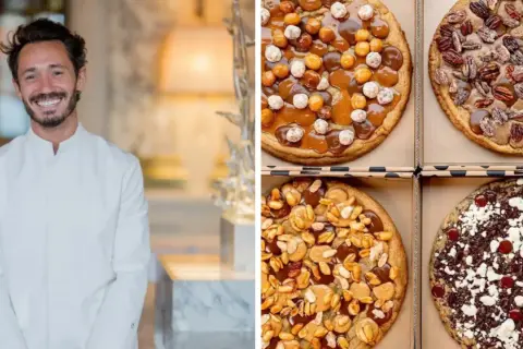 Le chef Cédric Grolet sourit à côté de ses délicieux cookies aux noisettes, caramel, cacahuètes et chocolat.