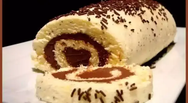 Un délicieux roulé au Nutella, garni de crème légère et saupoudré de vermicelles au chocolat. Un vrai régal pour les gourmands !