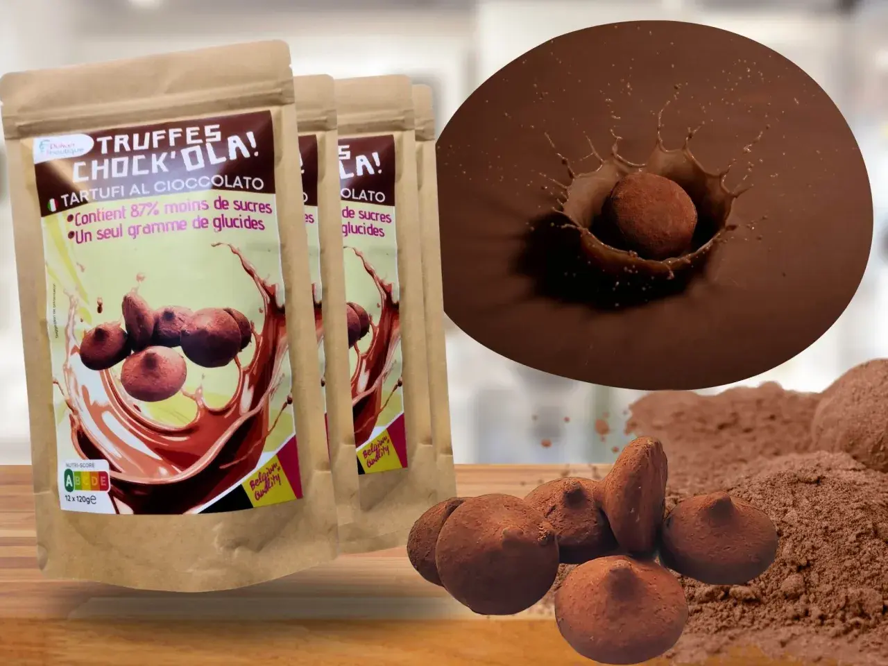 Truffes chocolat professionnelles, emballées et en vrac, avec une truffe tombant dans du chocolat fondu.