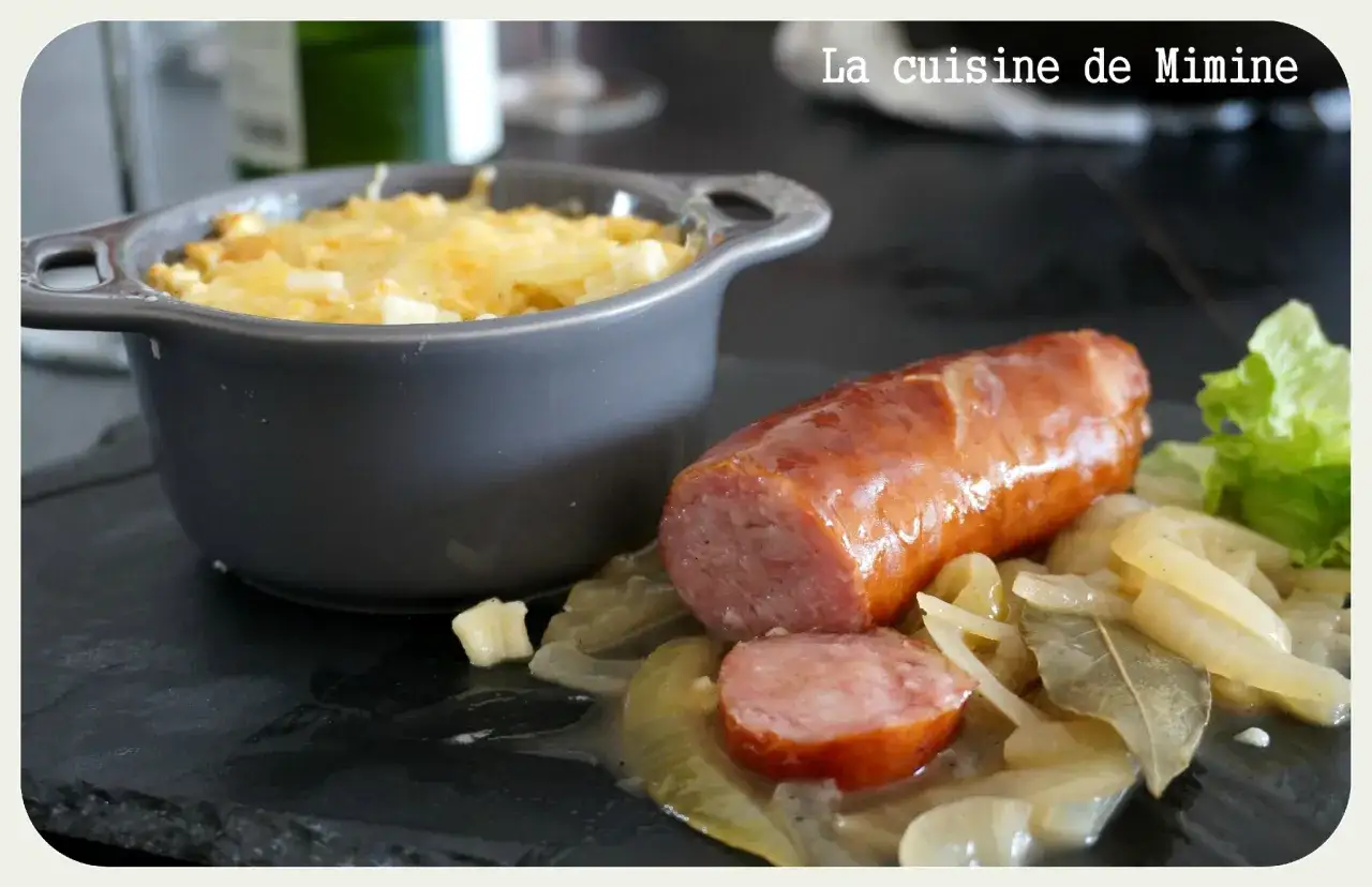 Plat savoyard : diots et crozets gratin&eacute;s au fromage. Une recette r&eacute;confortante pour les amateurs de cuisine traditionnelle.