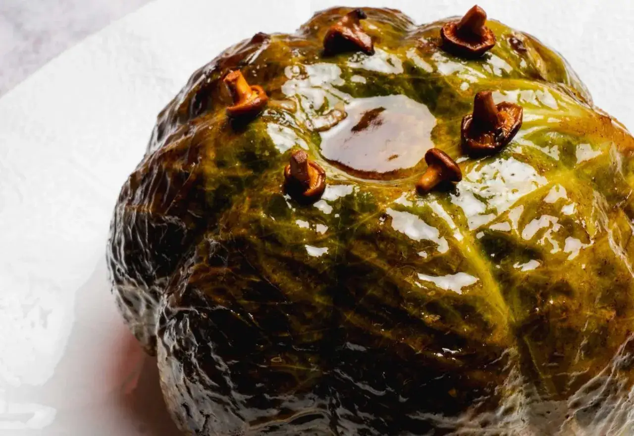 Chou farci, inspiration recette chou farci carnet de Julie, garni de champignons.