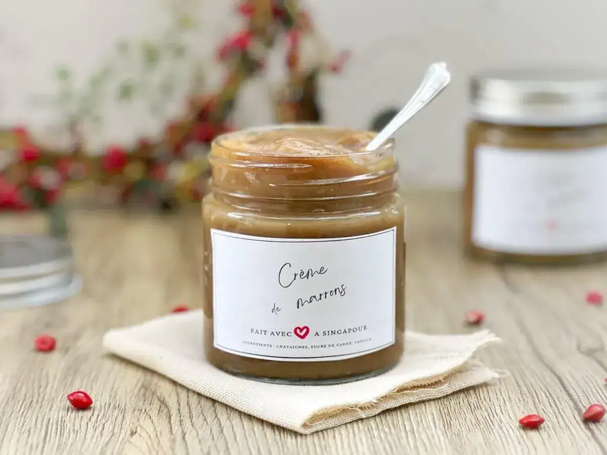 Crème de marrons à l'ancienne dans un pot, prête à être dégustée. Une recette gourmande et authentique.