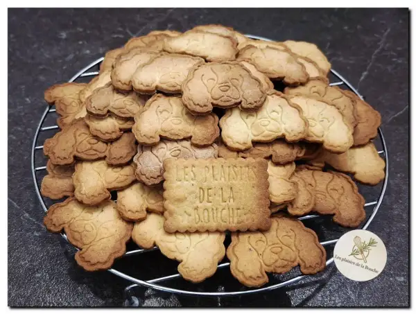 Délicieux biscuits en forme de chiens, parfaits pour une recette de biscuits poudre d'amande. Un vrai plaisir pour la bouche !